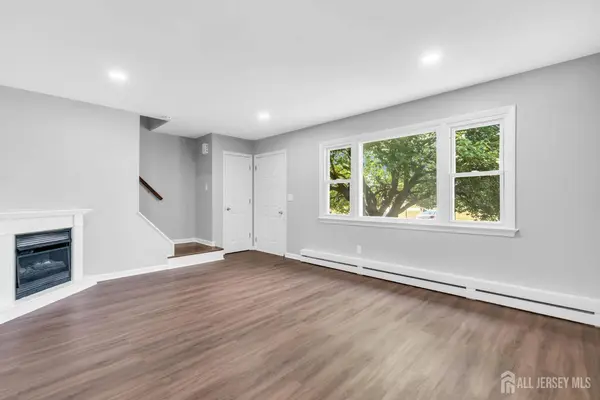 368-370 Voorhees AVE #370, Middlesex, NJ 08846