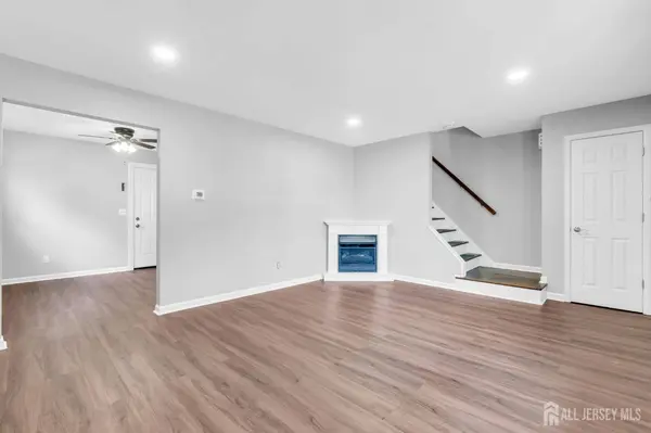 368-370 Voorhees AVE #370, Middlesex, NJ 08846