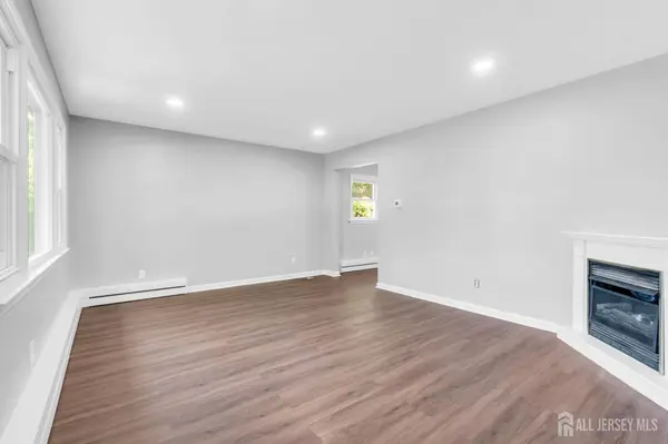 368-370 Voorhees AVE #370, Middlesex, NJ 08846