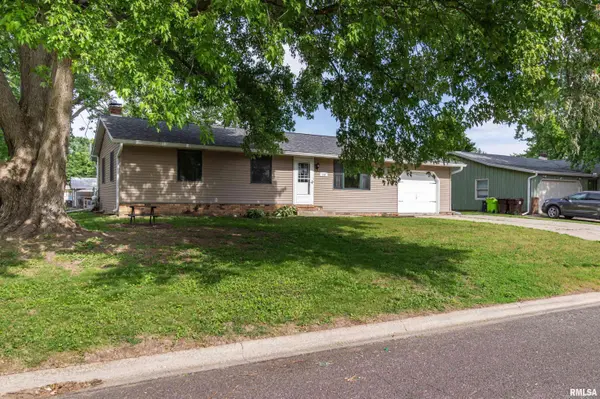106 GILES DR, Mackinaw, IL 61755