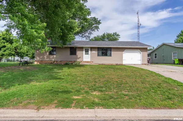 106 GILES DR, Mackinaw, IL 61755