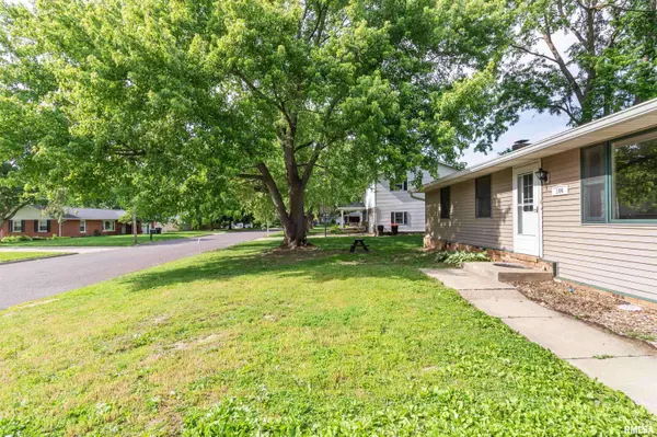 106 GILES DR, Mackinaw, IL 61755