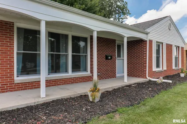 215 FAIRWAY DR, Bloomington, IL 61701