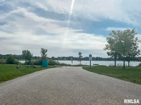 31 LAKE RIDGE CT, Bloomington, IL 61701