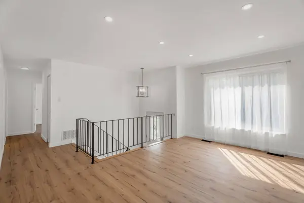 220 N Ashbury Avenue, Bolingbrook, IL 60440