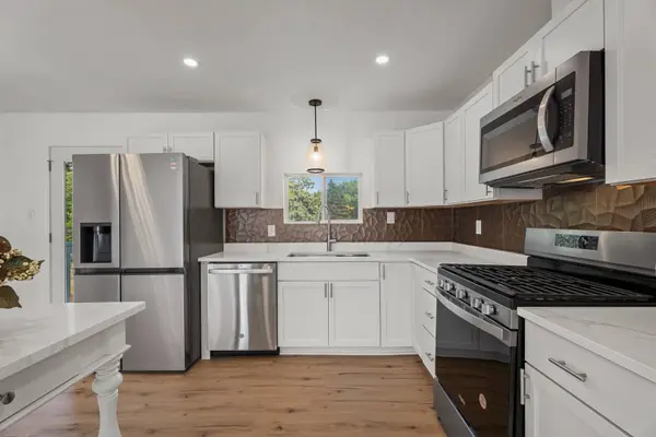 220 N Ashbury Avenue, Bolingbrook, IL 60440