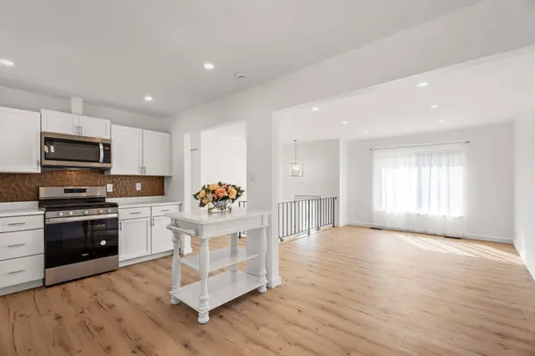 220 N Ashbury Avenue, Bolingbrook, IL 60440