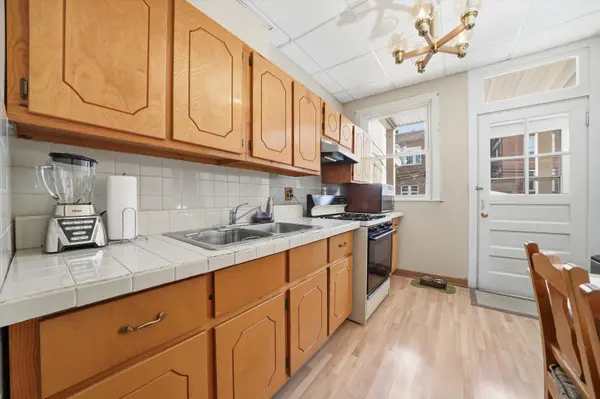 2515 S Millard Ave, Chicago, IL 60623-3943