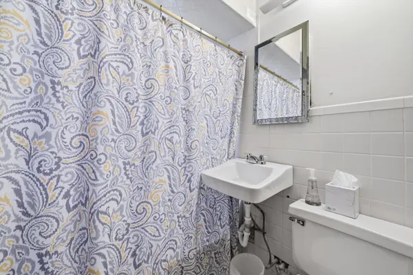 2515 S Millard Ave, Chicago, IL 60623-3943