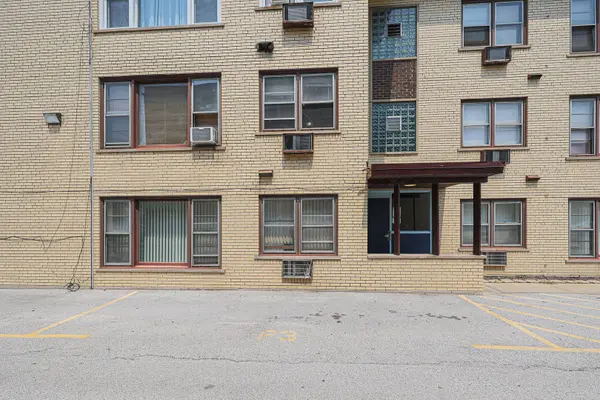 10016 S Pulaski RD #3, Oak Lawn, IL 60453