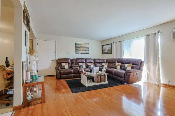 19380 Wolf RD #6, Mokena, IL 60448