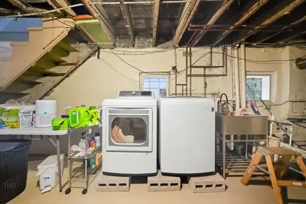 2515 S Millard Ave, Chicago, IL 60623-3943