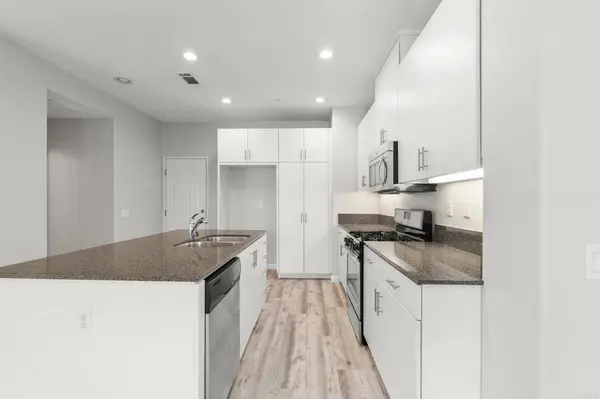 343 American River Ct, Oxnard, CA 93036