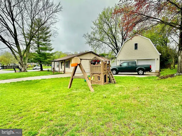 406 W BEECH RD, Sterling, VA 20164