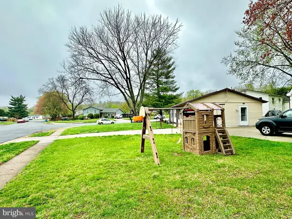 406 W BEECH RD, Sterling, VA 20164