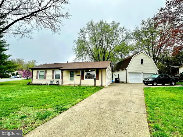 406 W BEECH RD, Sterling, VA 20164