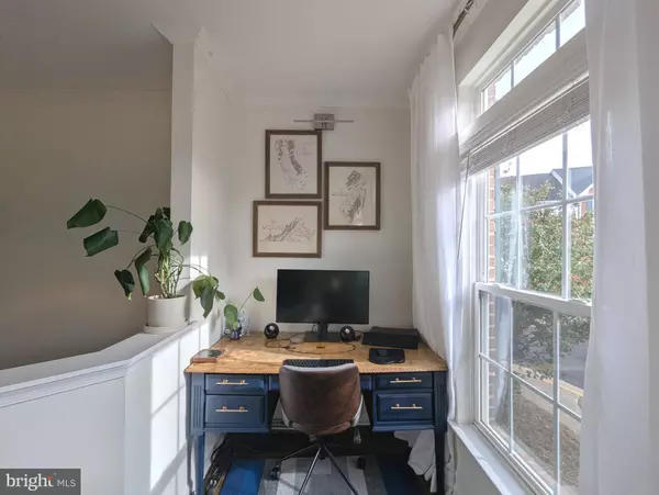 2922 HUNTINGTON GROVE SQ, Alexandria, VA 22306