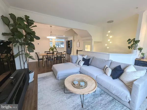 2922 HUNTINGTON GROVE SQ, Alexandria, VA 22306