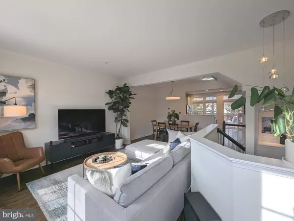 2922 HUNTINGTON GROVE SQ, Alexandria, VA 22306