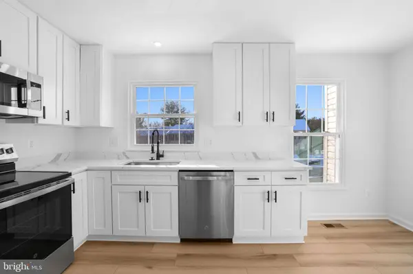 1742 TIGER LILY CIR, Woodbridge, VA 22192