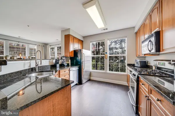 801 S GREENBRIER ST #113, Arlington, VA 22204