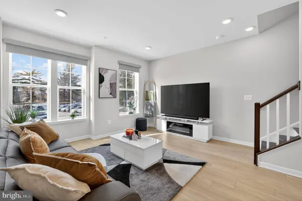 1017 VILLAGE CLUB ALY, Montgomery Village, MD 20886