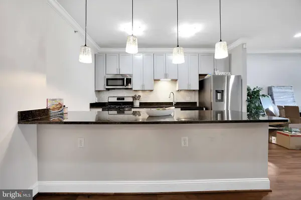 6301 EDSALL RD #104, Alexandria, VA 22312