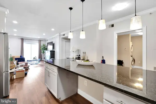 6301 EDSALL RD #104, Alexandria, VA 22312