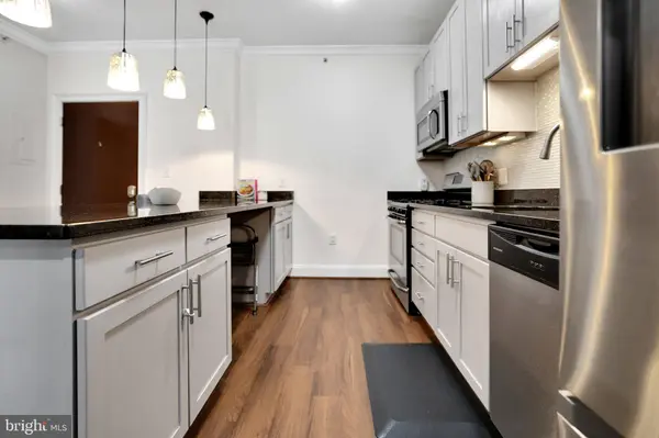 6301 EDSALL RD #104, Alexandria, VA 22312