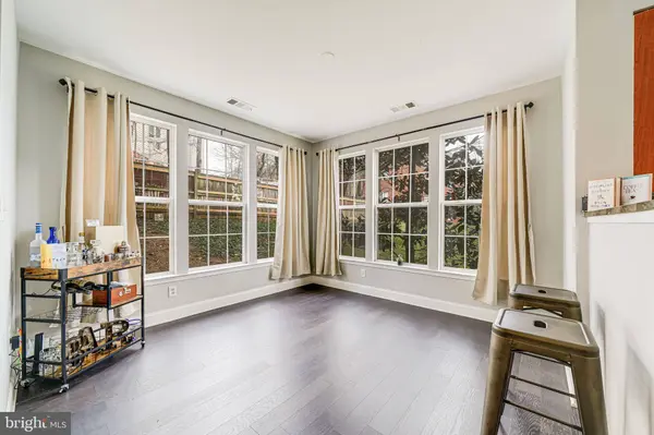 801 S GREENBRIER ST #113, Arlington, VA 22204