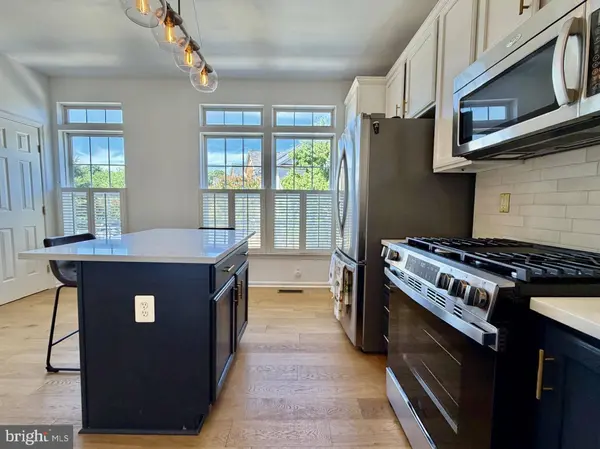 2908 HUNTINGTON GROVE SQ