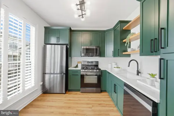 1724 KINGSGATE CT #302, Alexandria, VA 22302