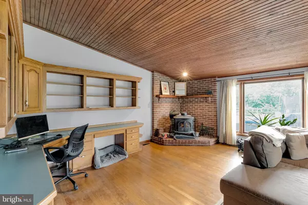 1202 RED HILL RD, Red Hill, PA 18076