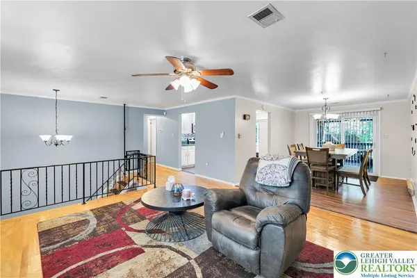 1120 Bryant ST, South Whitehall Twp, PA 18104