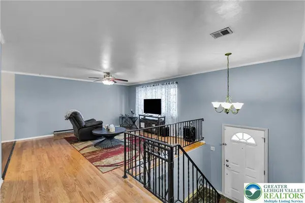 1120 Bryant ST, South Whitehall Twp, PA 18104