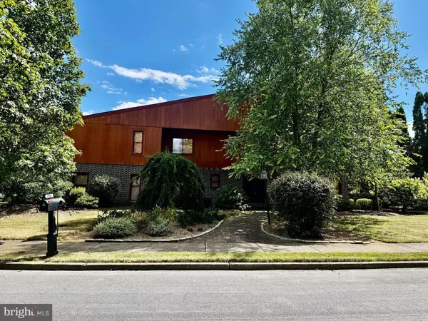 3908 SHORT HILL DR, Allentown, PA 18104