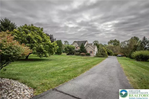 410 Bougher Hill RD, Williams Twp, PA 18042