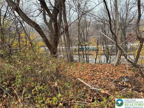 W Madison ST, Easton, PA 18042