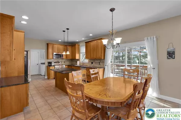 2106 Ridge WAY, Upper Hanover Twp, PA 18041