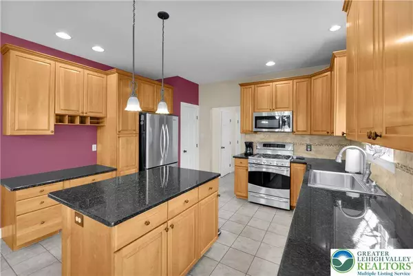 2106 Ridge WAY, Upper Hanover Twp, PA 18041