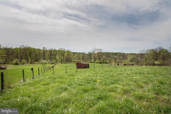 725 BUTTERMILK RD, Hellertown, PA 18055