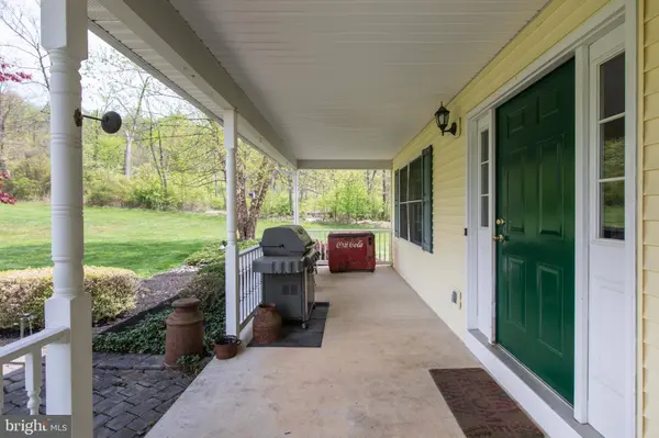 725 BUTTERMILK RD, Hellertown, PA 18055