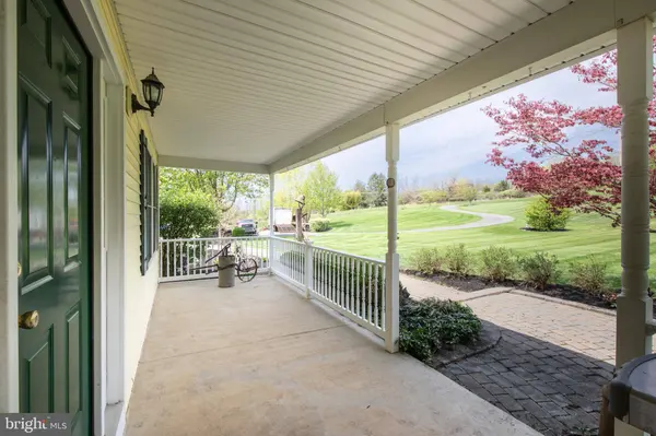 725 BUTTERMILK RD, Hellertown, PA 18055