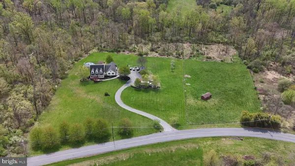 725 BUTTERMILK RD, Hellertown, PA 18055