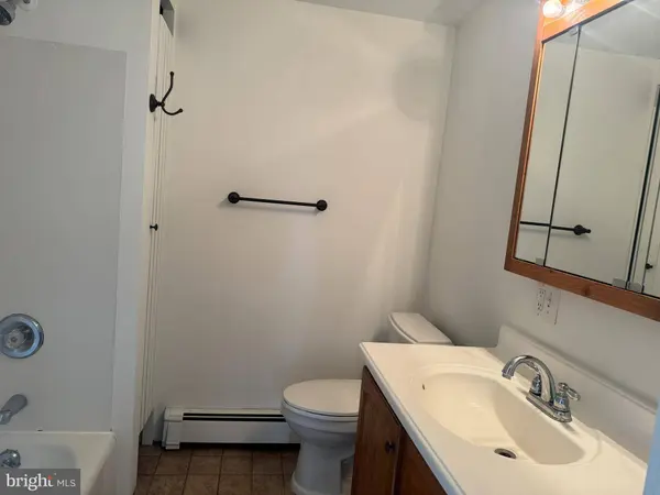 242 E BROAD ST, Trumbauersville, PA 18970