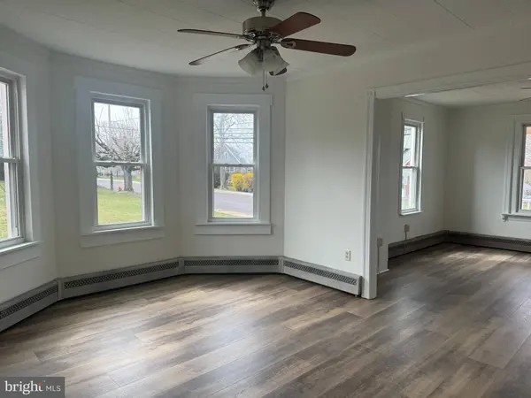 242 E BROAD ST, Trumbauersville, PA 18970