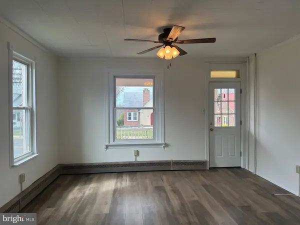 242 E BROAD ST, Trumbauersville, PA 18970