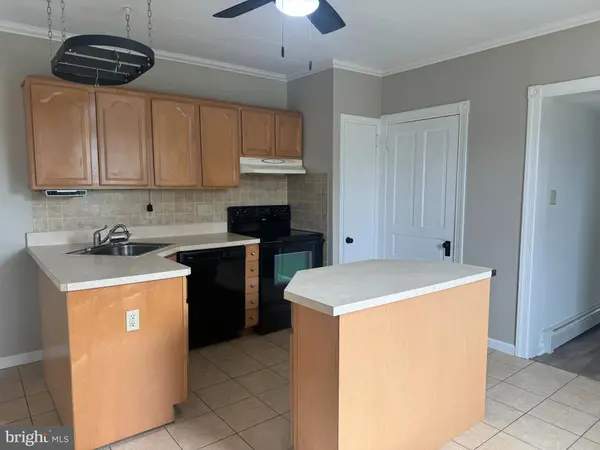 242 E BROAD ST, Trumbauersville, PA 18970