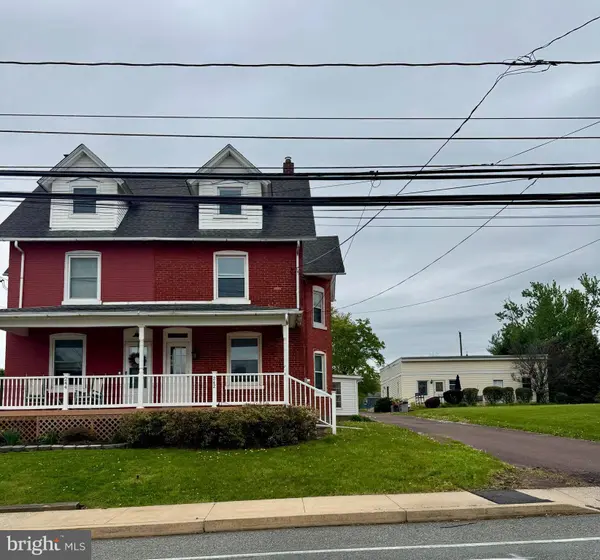 242 E BROAD ST, Trumbauersville, PA 18970