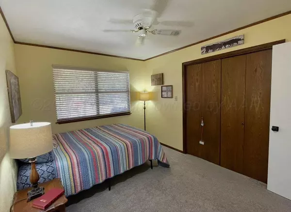 1010 W 8th ST, Clarendon, TX 79226